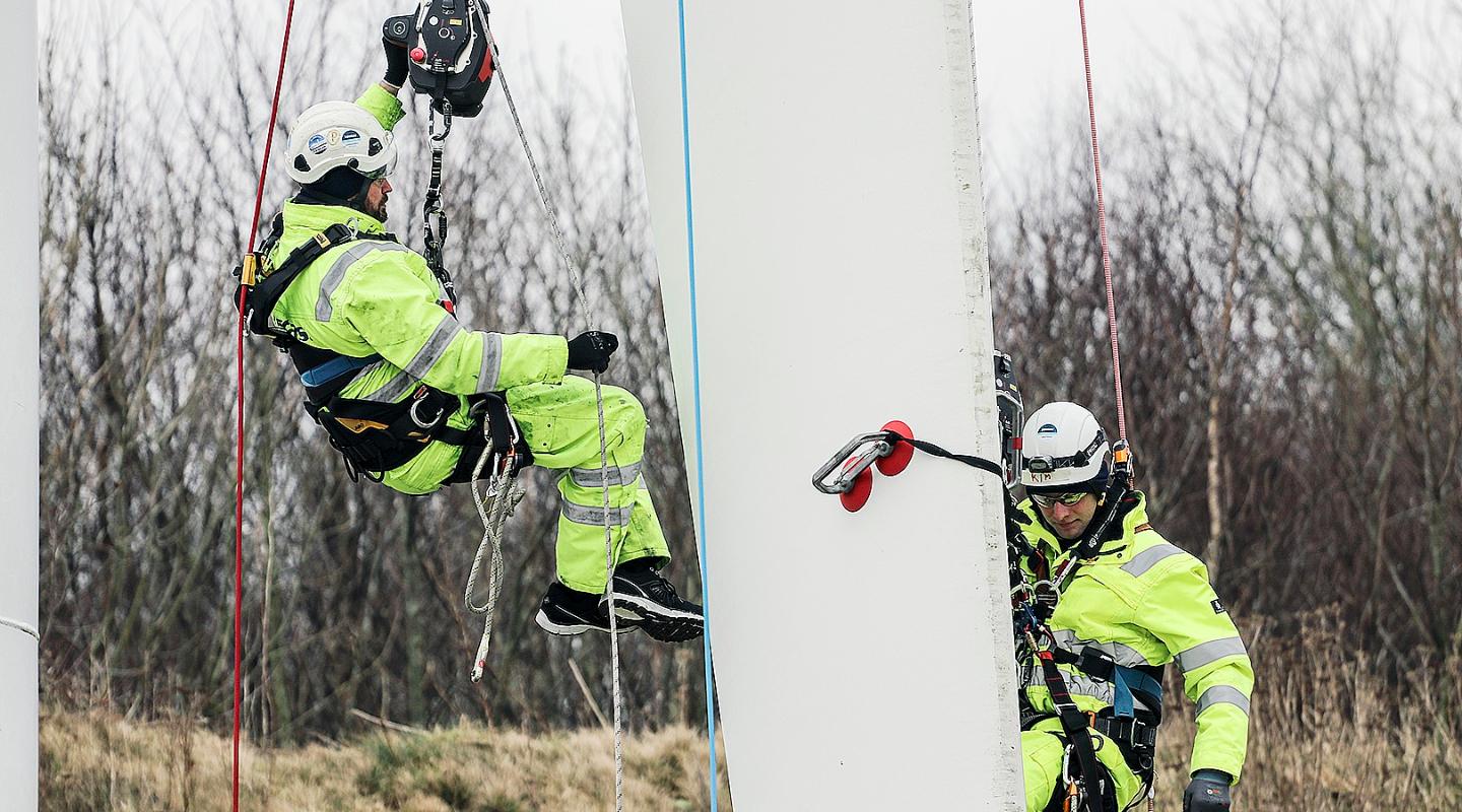 Rescue Center Denmark har ansat 54-årige Brian i et 12 timers fleksjob med grønne opgaver. Foto: Rybners